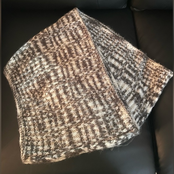 White & Grey Circle Scarf - Picture 2 of 3